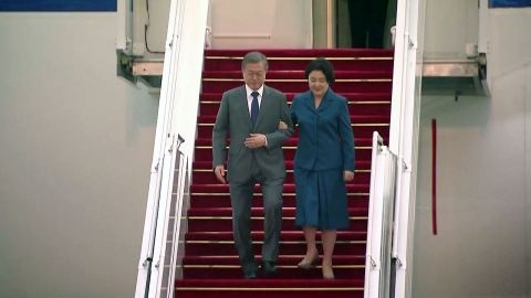 문 대통령, 브루나이 도착...내일 볼키아 국왕과 정상회담