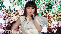 '차트 1위' 박봄, 8년만에 홀로서기 성공 "가슴 울리는 노래할 것" '차트 1위' 박봄, 8년만에 홀로서기 성공 "가슴 울리는 노래할 것"