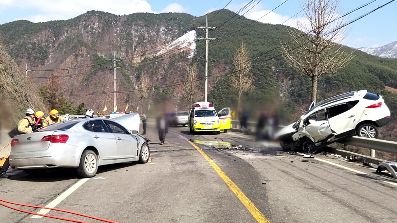 강원 정선 승용차-SUV 충돌...1명 사망·2명 부상