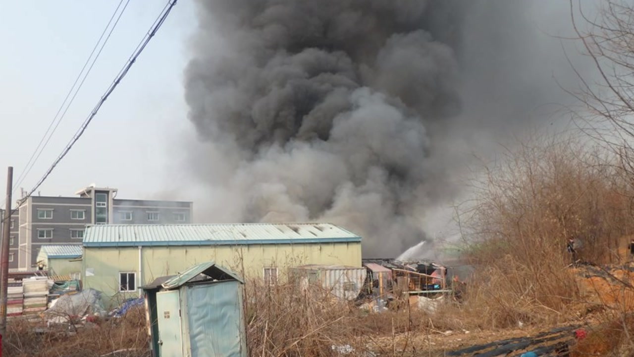 양주 섬유공장 화재...외국인 기숙 시설 불타