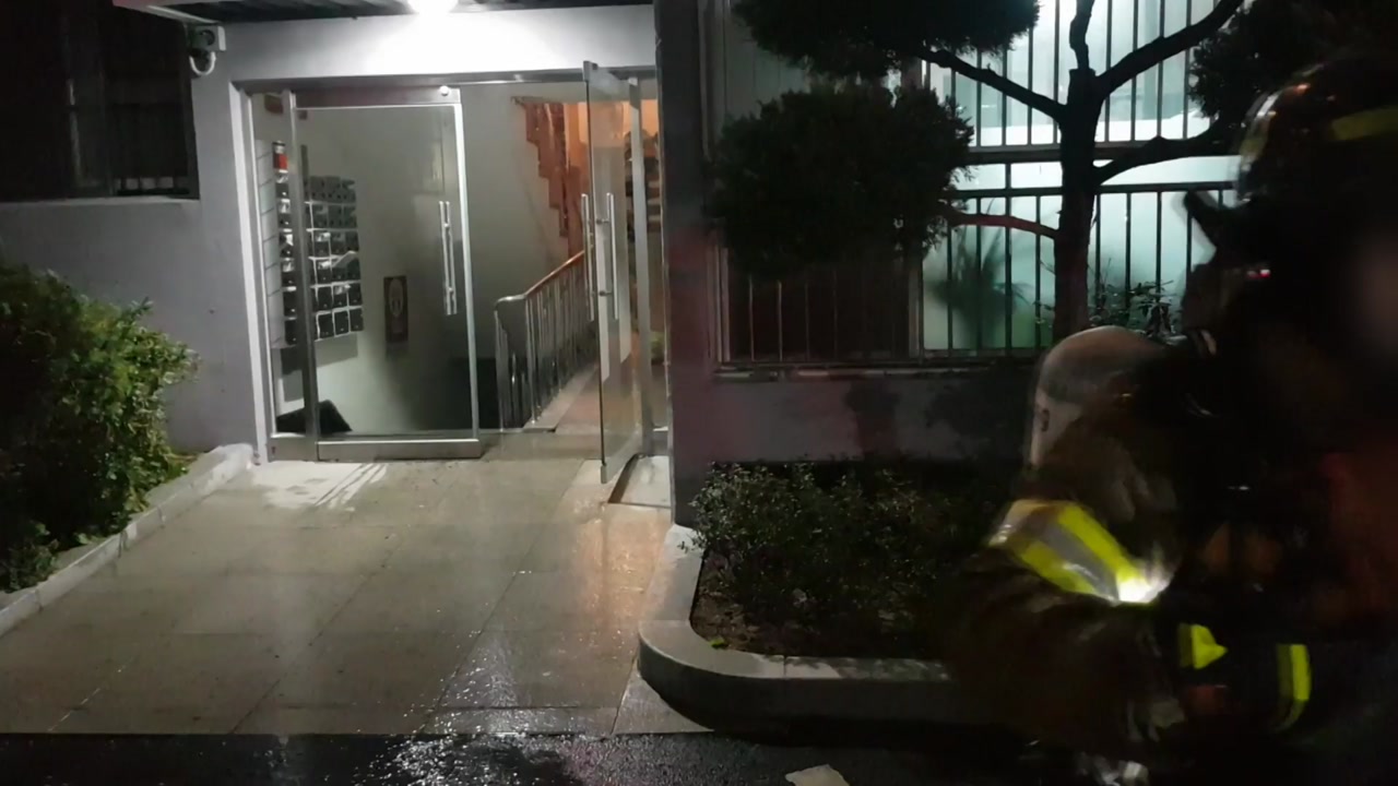 부산 온천동 아파트 화재로 50여 명 대피