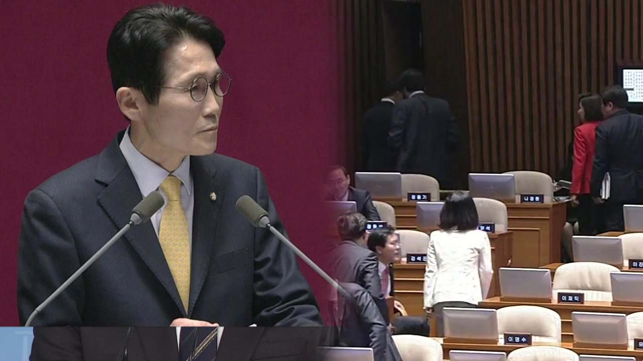 윤소하 '쓴소리'하자 3분 만에 집단퇴장한 한국당