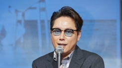 ‘30주년’ 가수 윤종신 VS 크리에이터 윤종신 ‘30주년’ 가수 윤종신 VS 크리에이터 윤종신