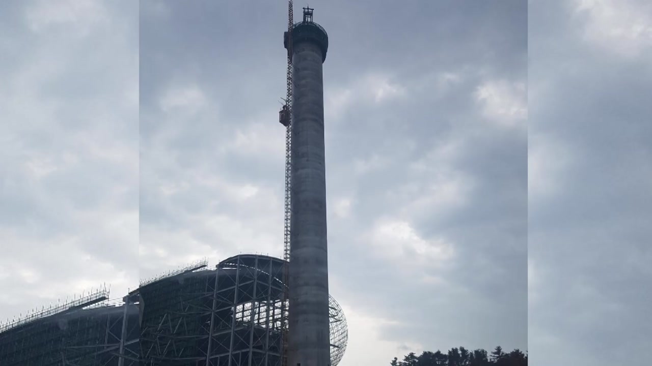 돌풍에 노동자 7명 70m 굴뚝 승강기에 갇혔다 구조