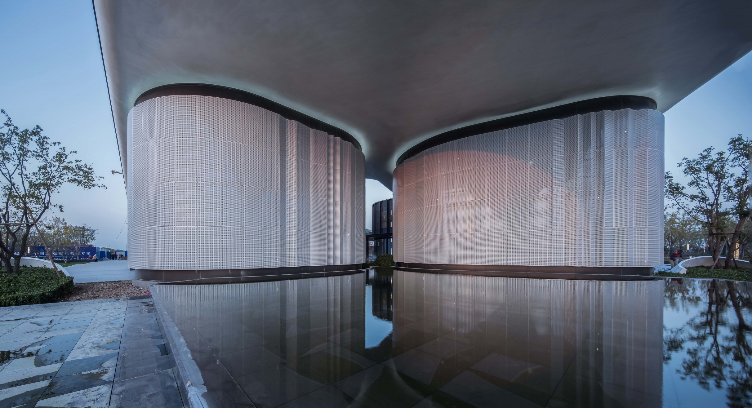 〔안정원의 디자인 칼럼〕유기적인 매스로 볼륨감 있게 구획된 탕산 블루베이타운 라이프체험관2