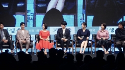 "평범하고도 비범"...봉준호의 진화 '기생충'(종합) "평범하고도 비범"...봉준호의 진화 '기생충'(종합)
