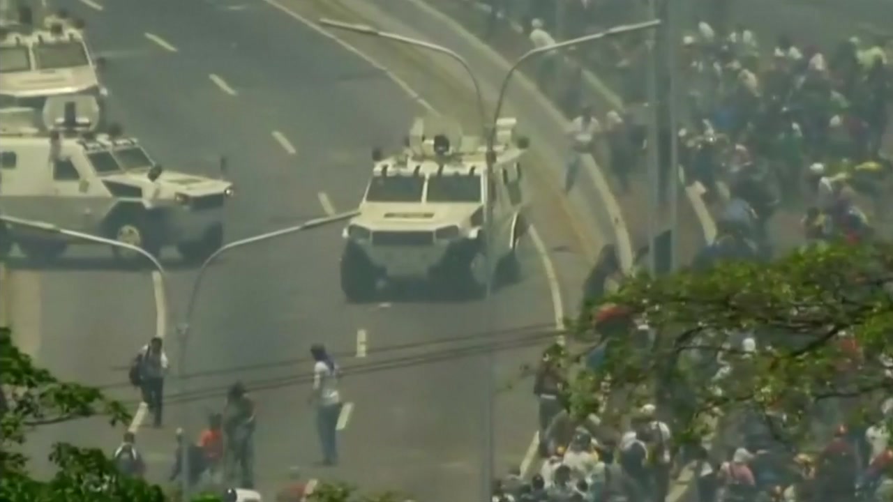 베네수엘라 쿠데타 시도...마두로 "군부는 우리 편"