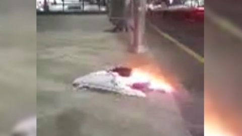 문 대통령 취임 2주년 기념 현수막 불타...방화 추정