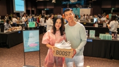 션·정혜영, 바자회 수익금 4500여만 원 컴패션 기부 션·정혜영, 바자회 수익금 4500여만 원 컴패션 기부
