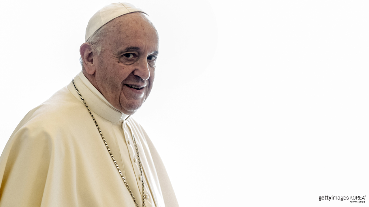 바티칸 교황청 "성 소수자는 허구·가짜"... 시민단체 분노