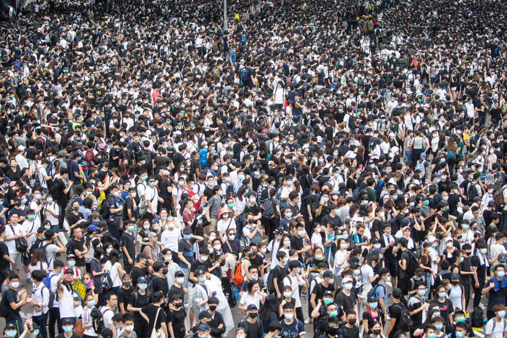 홍콩 민주화 시위, 한국어로도 상황 알려... 도움 요청 