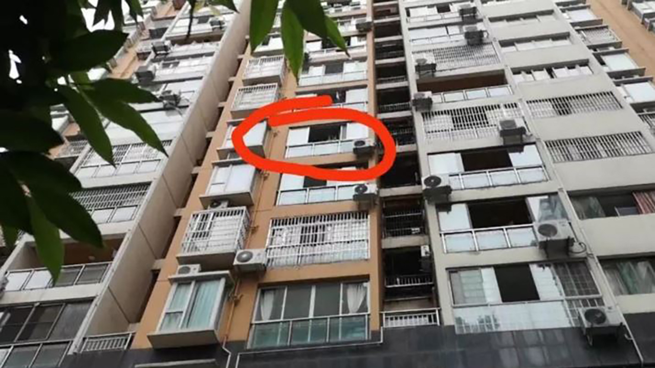 중국서 20대 아빠가 6층 아파트 밖으로 던진 한 살배기 사망