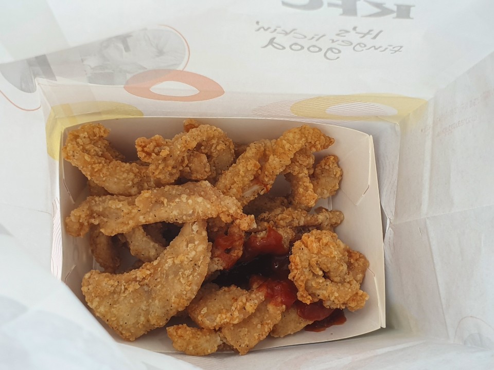 [와이파일] KFC 닭껍질튀김, 기자가 직접 먹어봤습니다