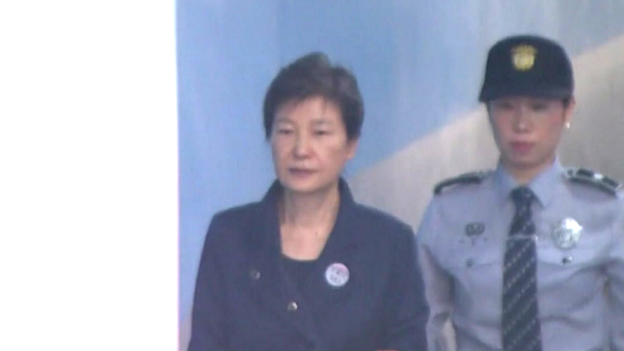 검찰, '국정원 특활비' 박근혜 2심도 징역 12년 구형