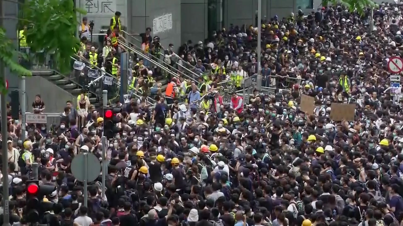 홍콩 시민 수천 명 다시 시위...송환법 완전 철회 요구