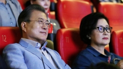 900만 돌파 '기생충'...문재인 대통령 내외 관람 900만 돌파 '기생충'...문재인 대통령 내외 관람