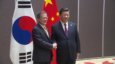  문재인 대통령, 시진핑 中 주석과 정상회담 시작