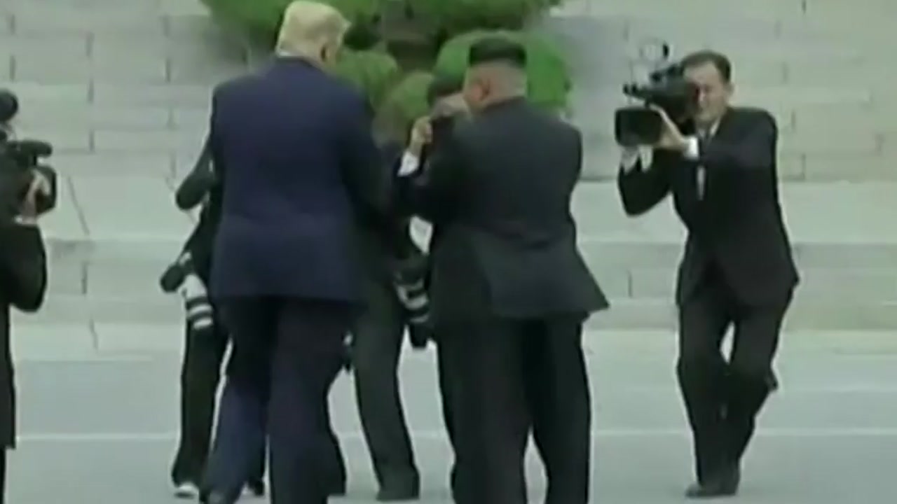 中 매체, '美대통령 북한 땅 처음 밟았다' 부각