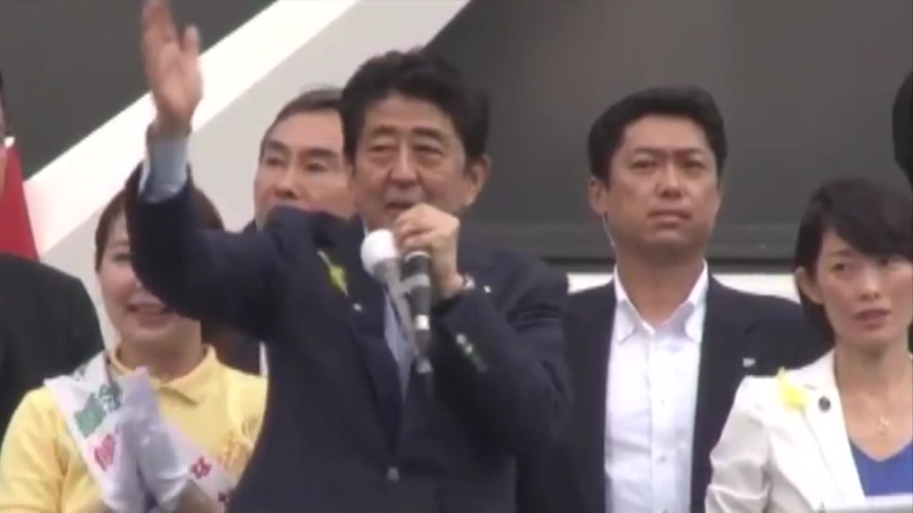 '아베 반대' 외치자 10초 만에 연행..."독재국가인가?"