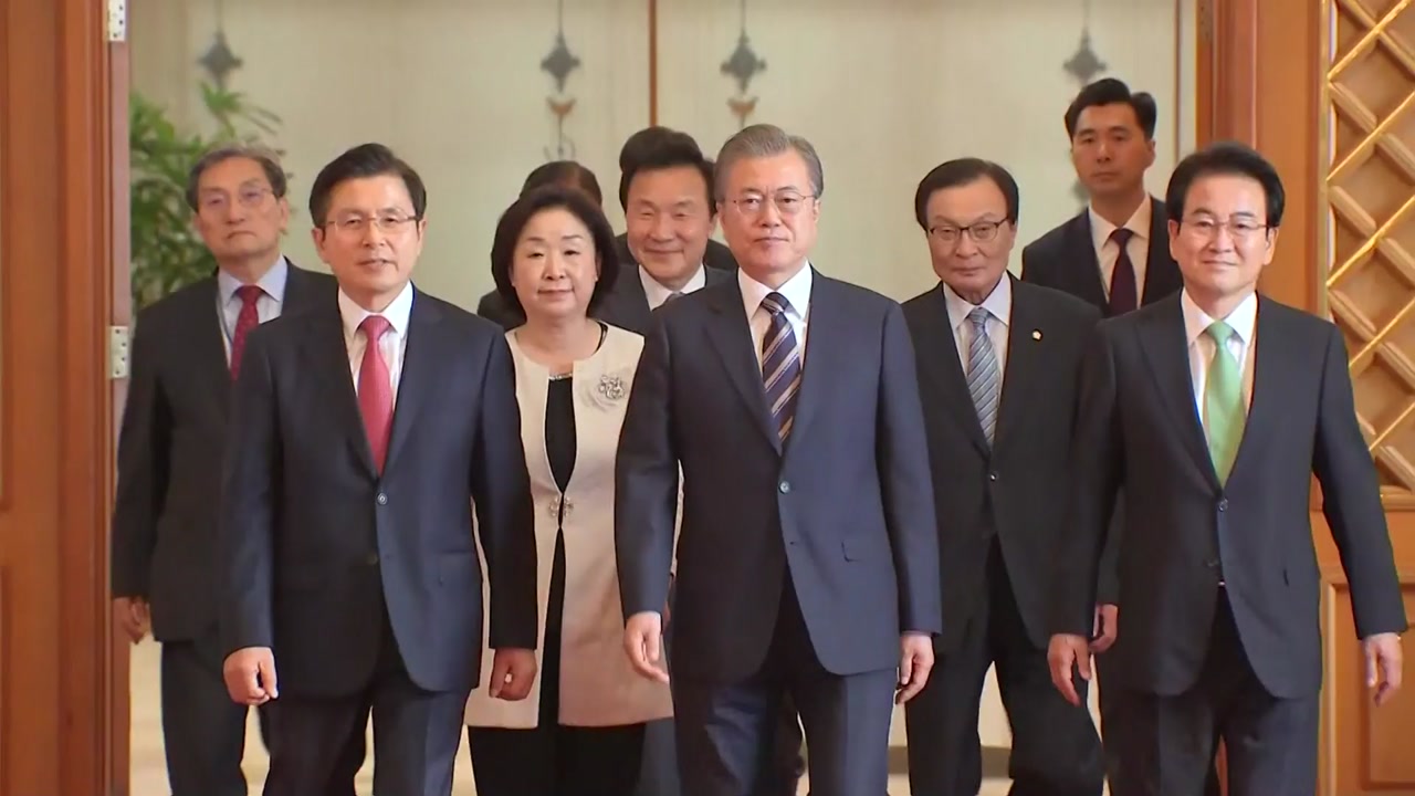문 대통령 "초당적 협력 당부"...여야 대표 "日 조치 철회해야"