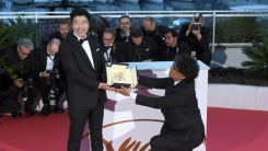 "흥행·작품성 모두 잡아"...20년지기 '봉송'이 해냈다 "흥행·작품성 모두 잡아"...20년지기 '봉송'이 해냈다