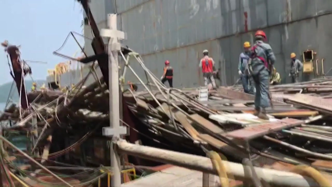 창원 배 제조업체 외벽 구조물 무너져 5명 부상