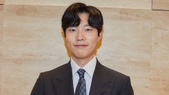 류준열, '독전'으로 황금촬영상 인기상 "좋은 현장 만들 것" 류준열, '독전'으로 황금촬영상 인기상 "좋은 현장 만들 것"