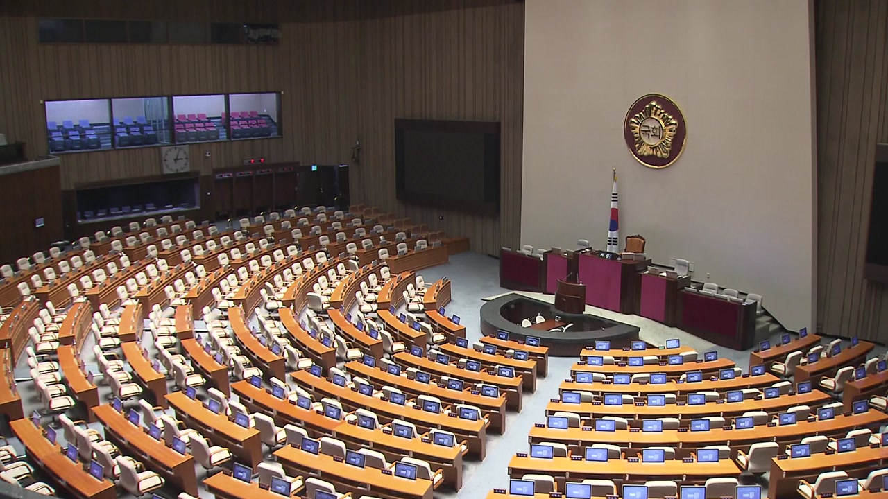 여야 안보 공방에 추경은 뒷전...'7월 국회'도 개점휴업 되나