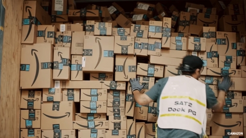 물건 대신 '흙' 채워 반품, 아마존 상대로 4억 사기... 20대 남성 체포