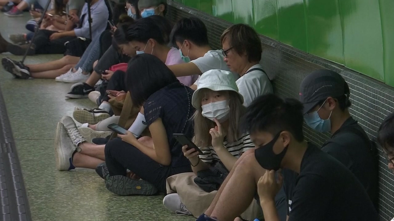 홍콩 총파업으로 교통 대란...지하철 중단·항공편 취소