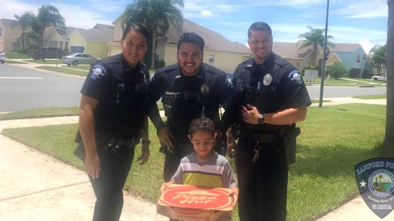 배고프다며 911 전화한 아이에게 피자 배달한 美 경찰