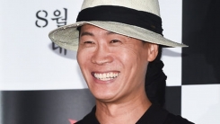 '암전' 진선규 "헤어스타일 가리려고 했는데, 웃겨져" '암전' 진선규 "헤어스타일 가리려고 했는데, 웃겨져"