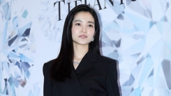"다이아보다 빛나는 미모"…김태리, 고혹적 블랙의 여신 "다이아보다 빛나는 미모"…김태리, 고혹적 블랙의 여신