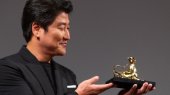 "亞배우 최초"...송강호, 로카르노 국제영화제 '엑설런스 어워드' 영예 "亞배우 최초"...송강호, 로카르노 국제영화제 '엑설런스 어워드' 영예