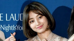 지효, 강다니엘과 열애 인정 후 첫 포토월…단아한 원피스룩 지효, 강다니엘과 열애 인정 후 첫 포토월…단아한 원피스룩