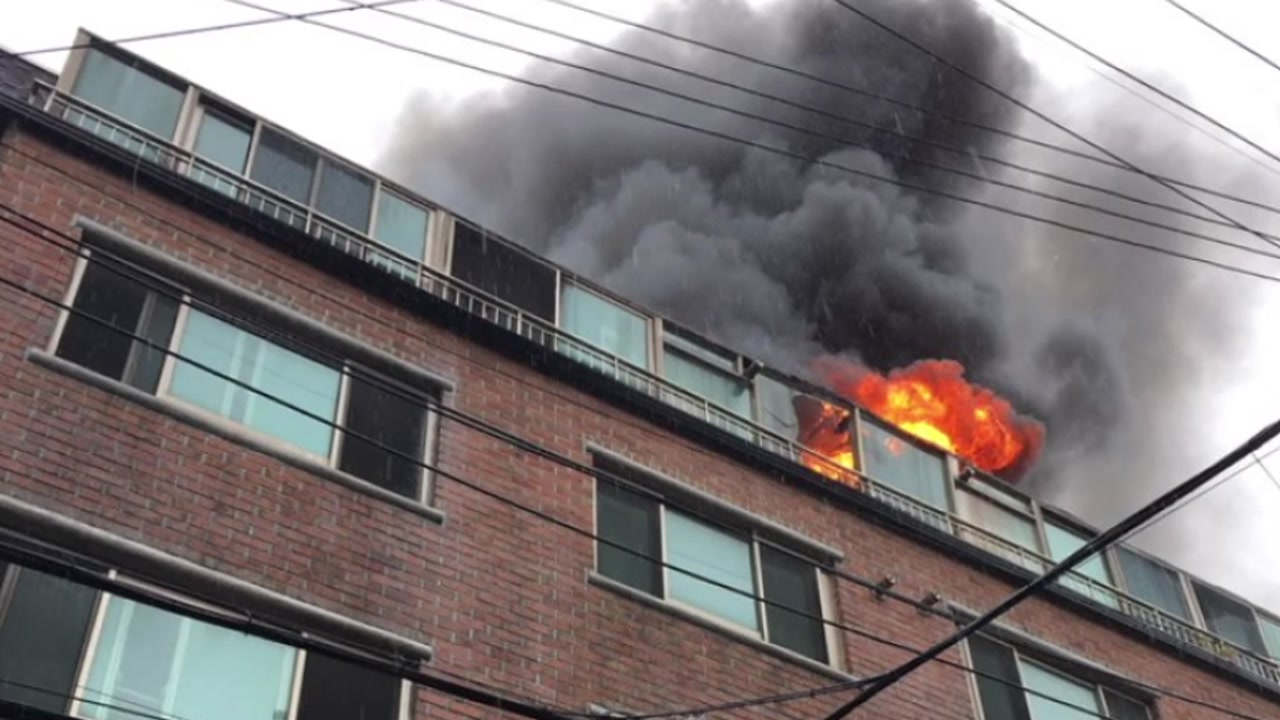 서울 잠원동 빌라서 불...주민 4명 대피
