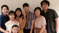 봉준호 감독 "'우리집', 명랑한데 가슴 아픈 영화" 극찬 (전문) 봉준호 감독 "'우리집', 명랑한데 가슴 아픈 영화" 극찬 (전문)