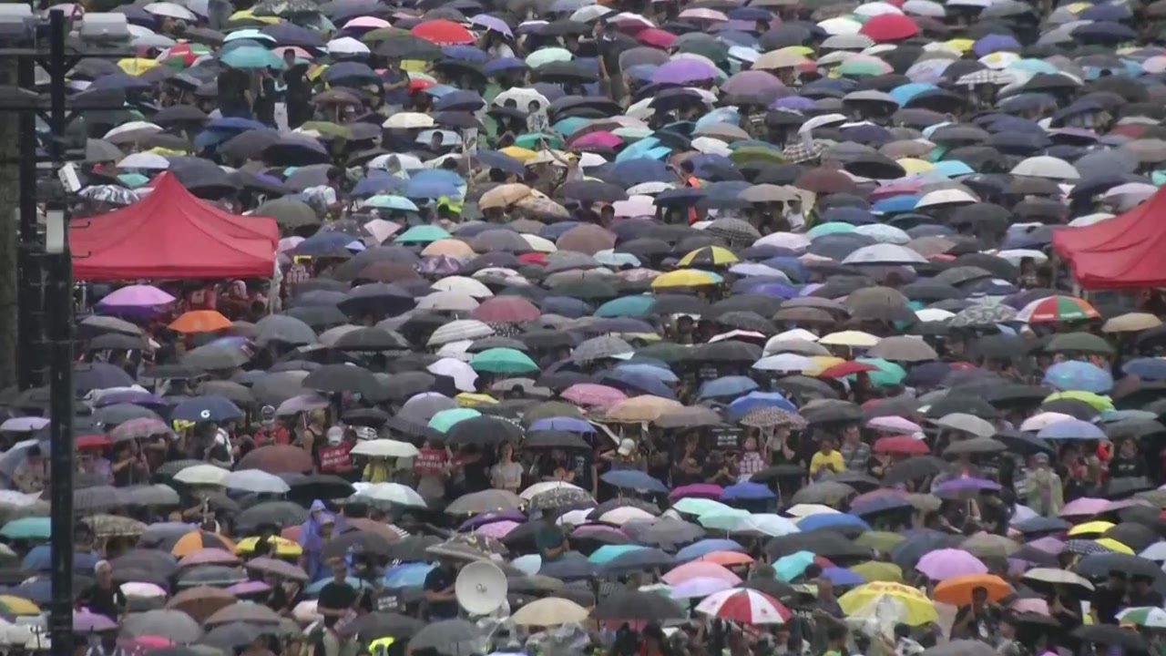 홍콩 대규모 시위 평화롭게 끝나..."170만 명 참가"