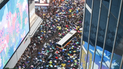 中 정부, 홍콩 왕래자들 상대로 휴대폰 검열... 사진·동영상 강제 삭제