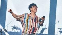 하현우, 욕설 적힌 의상 논란 사과 "불쾌한 글씨, 인지 못해…반성" 하현우, 욕설 적힌 의상 논란 사과 "불쾌한 글씨, 인지 못해…반성"