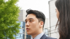'원정도박 혐의' 승리, 12시간 경찰 조사 끝 귀가 "사실대로 말했다" '원정도박 혐의' 승리, 12시간 경찰 조사 끝 귀가 "사실대로 말했다"