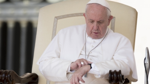 교황, 엘리베이터에 갇혔다 25분만에 구조돼... 기도회 지각