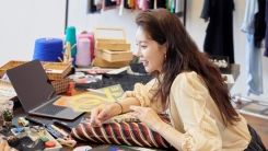 현아, 디자이너 변신…오즈세컨과 콜라보 상품 출시 현아, 디자이너 변신…오즈세컨과 콜라보 상품 출시
