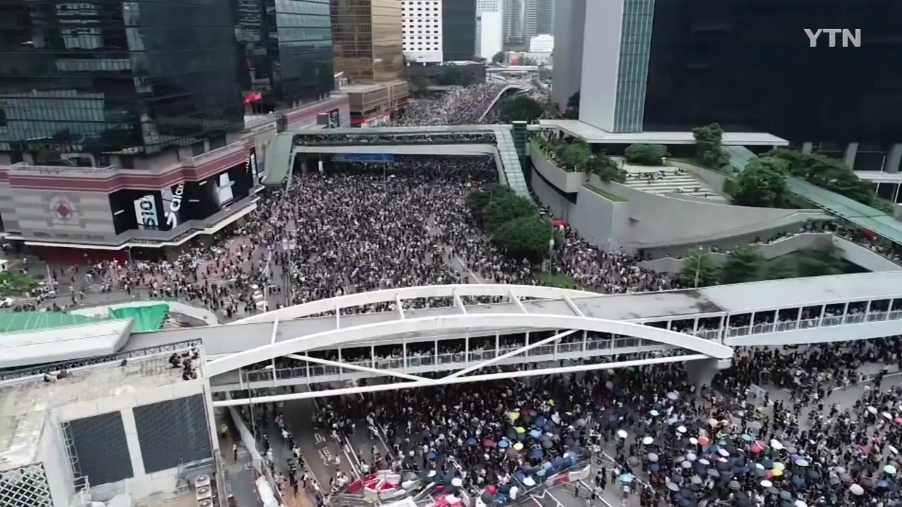 홍콩, 친중·반중 시위대 충돌...대규모 시위 15일 '분수령'