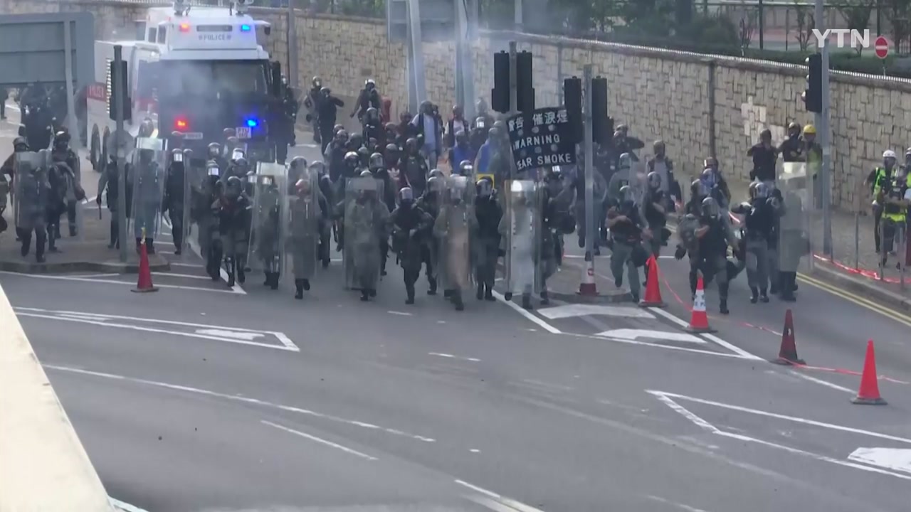 홍콩 민주화 요구 행진 후 경찰과 또 충돌