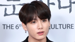 '정국 열애설' 타투이스트 "연인 사이 절대 아냐, 친한 친구" '정국 열애설' 타투이스트 "연인 사이 절대 아냐, 친한 친구"