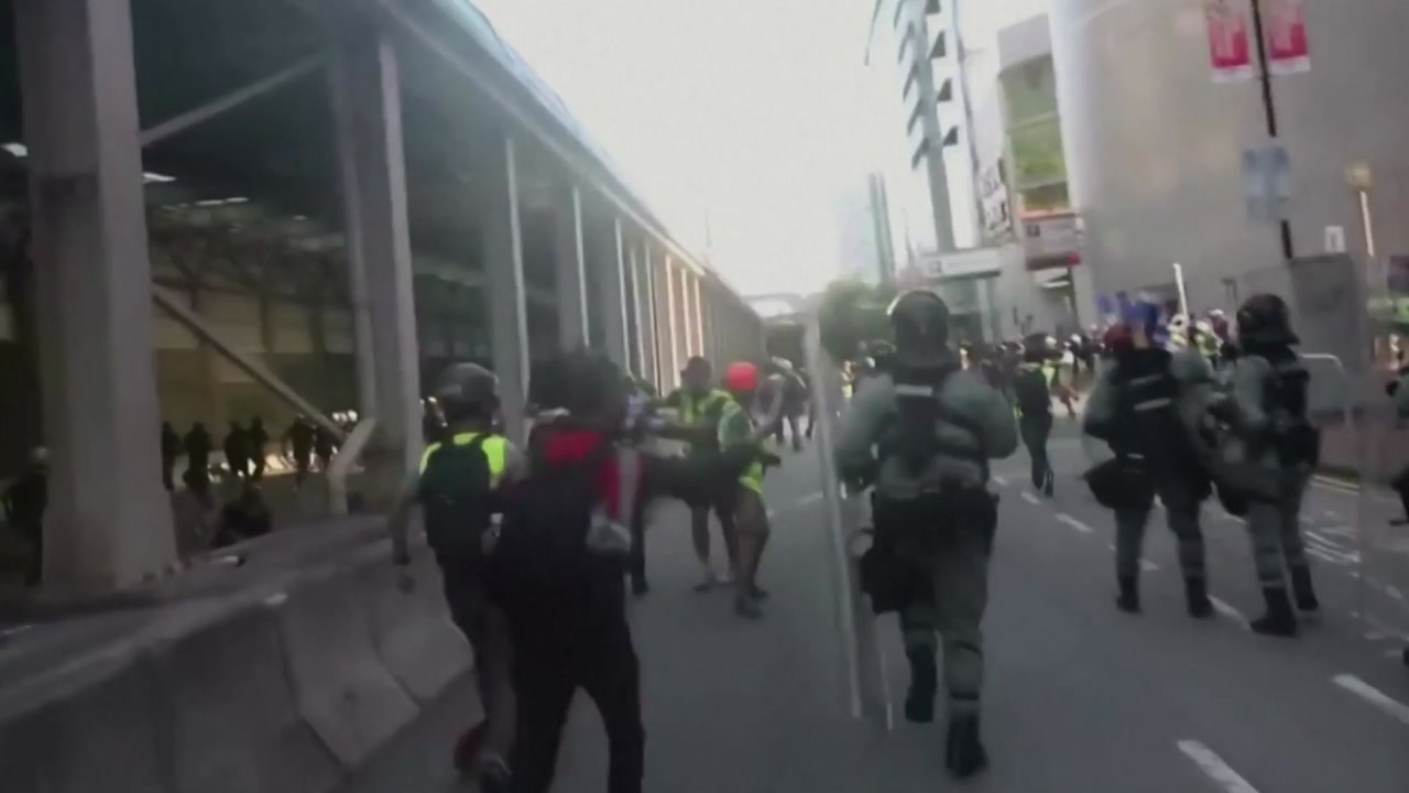 홍콩 주말 집회에서 경찰·시위대 충돌