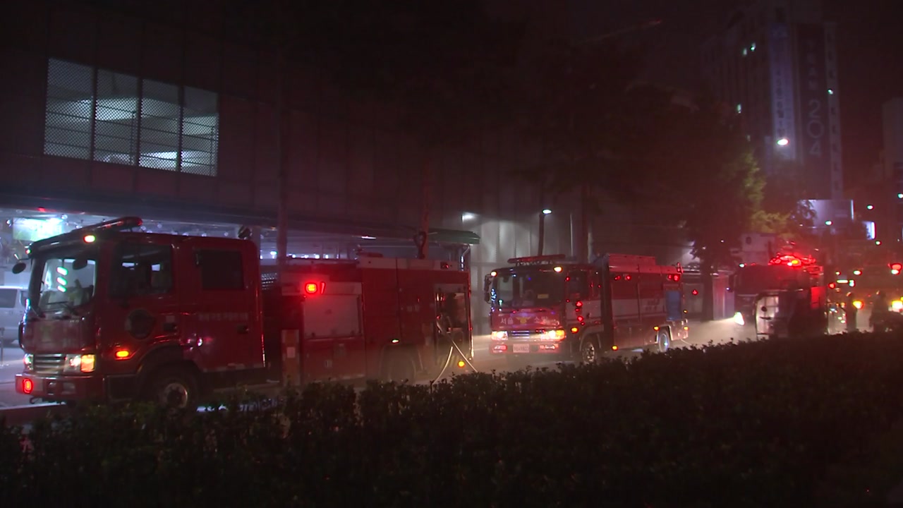 서울 동대문 의류도매상가에서 불...2명 연기 흡입