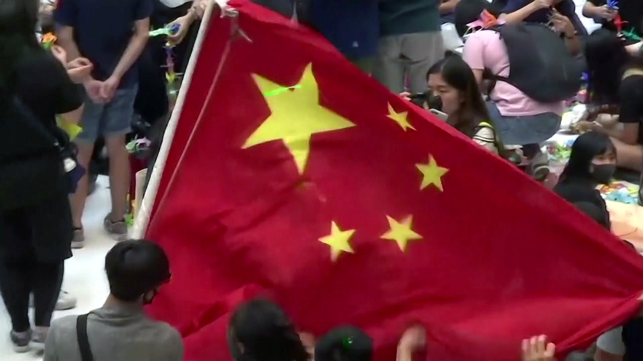 홍콩 시위대 '쇼핑몰' 시위...규모는 계속 줄어