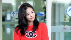 블랙핑크 제니, 역시 '인간 샤넬'…럭셔리함 돋보인 공항패션 블랙핑크 제니, 역시 '인간 샤넬'…럭셔리함 돋보인 공항패션